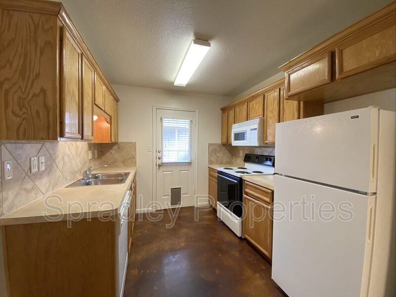 5510 Luxor Dr Apt A - Photo 4 of 10