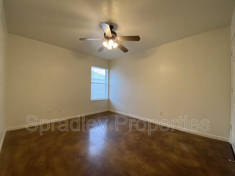 5510 Luxor Dr Apt A - Photo 5 of 10