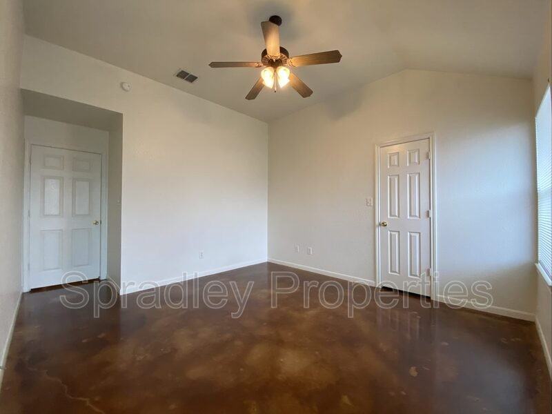 5510 Luxor Dr Apt A - Photo 6 of 10