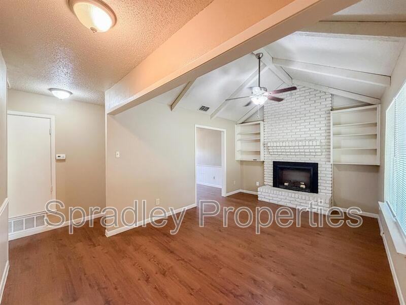 703 Apache Dr - Photo 2 of 16