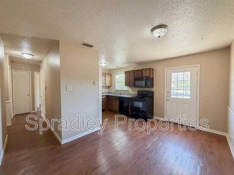 703 Apache Dr - Photo 5 of 16