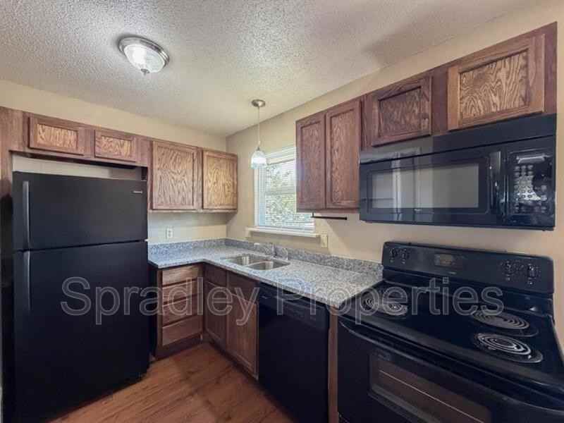 703 Apache Dr - Photo 7 of 16