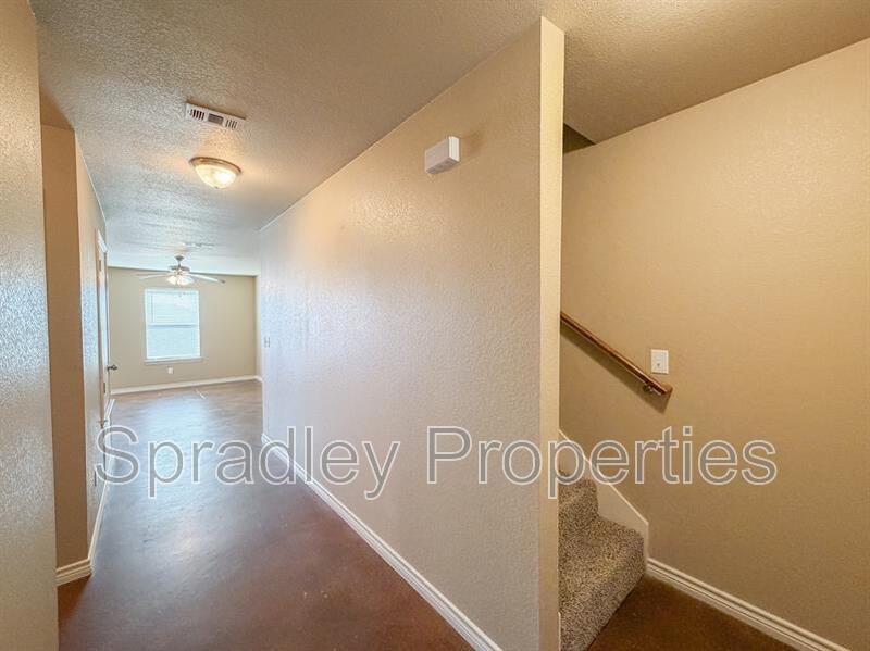 778 East Ridge Boulevard - Photo 4 of 26