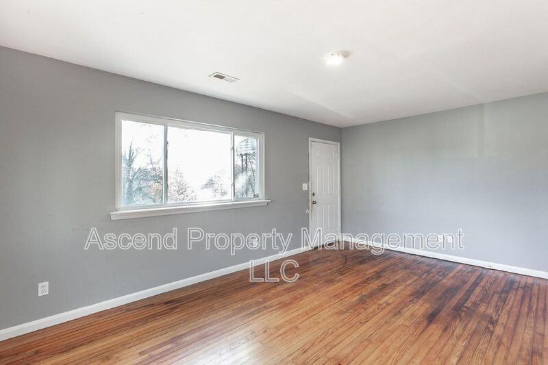 1113 Jarvis Ave - Photo 3 of 21