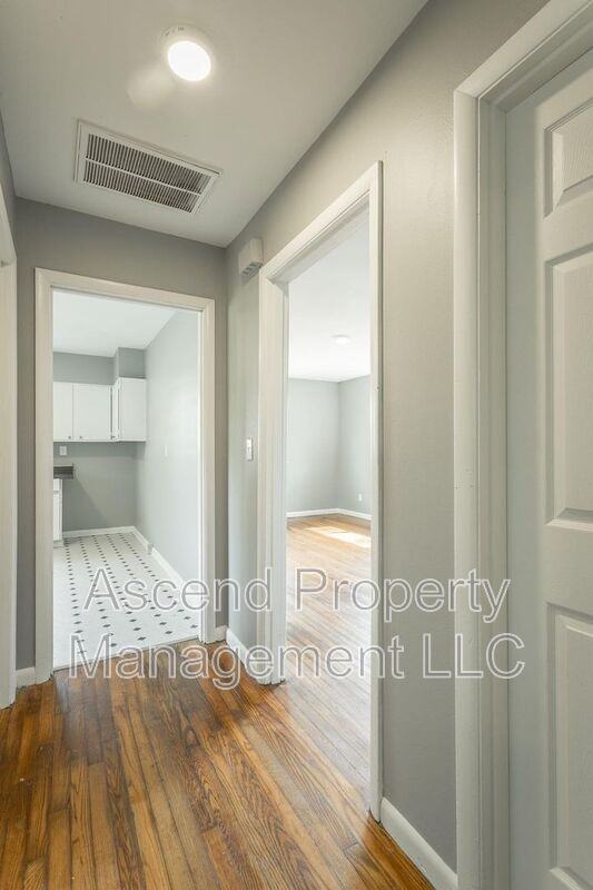 1113 Jarvis Ave - Photo 4 of 21