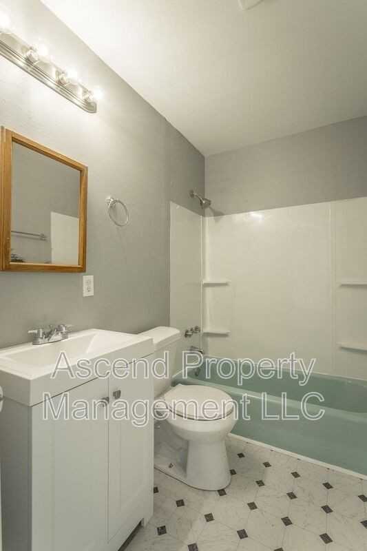 1113 Jarvis Ave - Photo 6 of 21