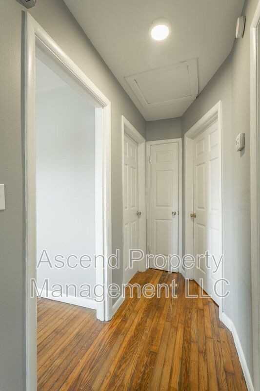 1113 Jarvis Ave - Photo 7 of 21