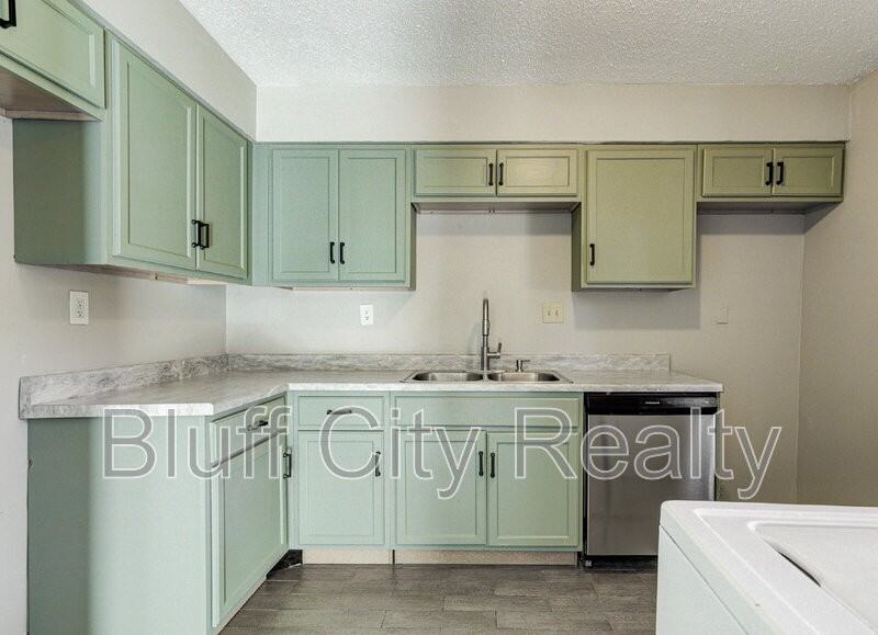 2291 Madison Ave - Photo 5 of 16