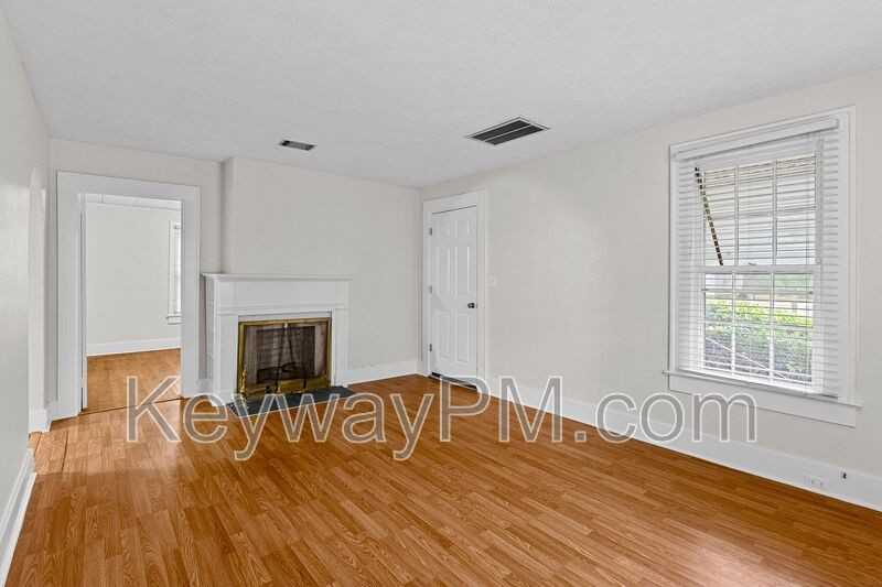 1870 Kissingbower Rd - Photo 6 of 18