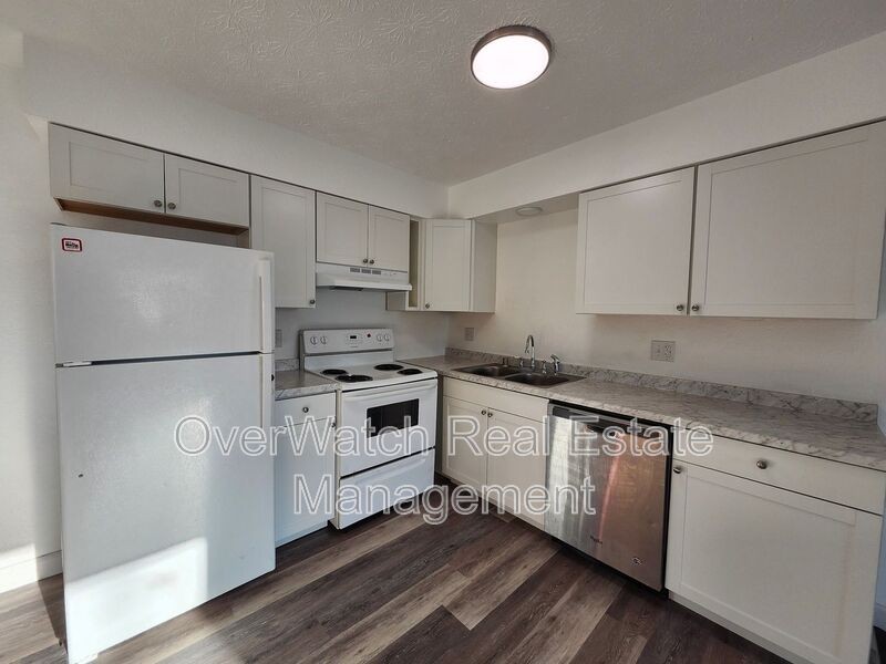 821 E 12th Ave #3 - Photo 3 of 7