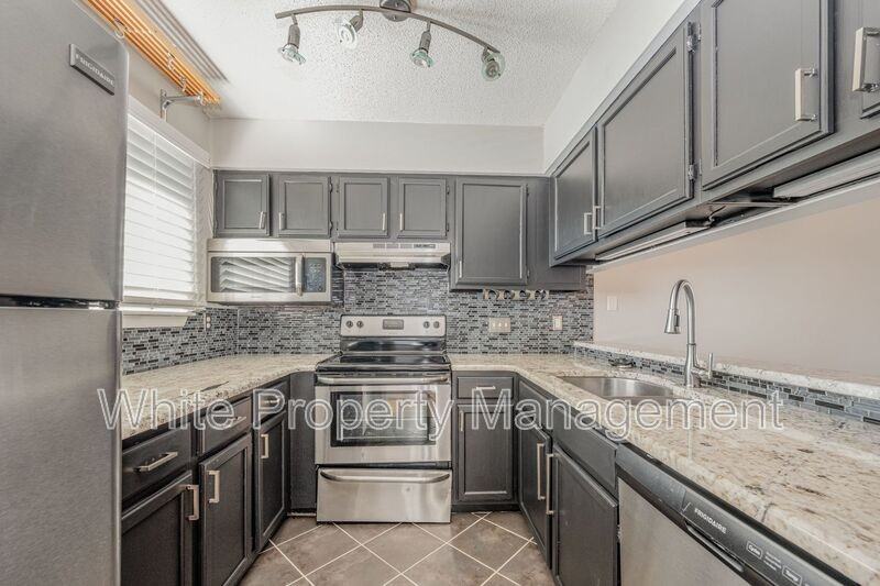 2555 - Photo 4 of 21