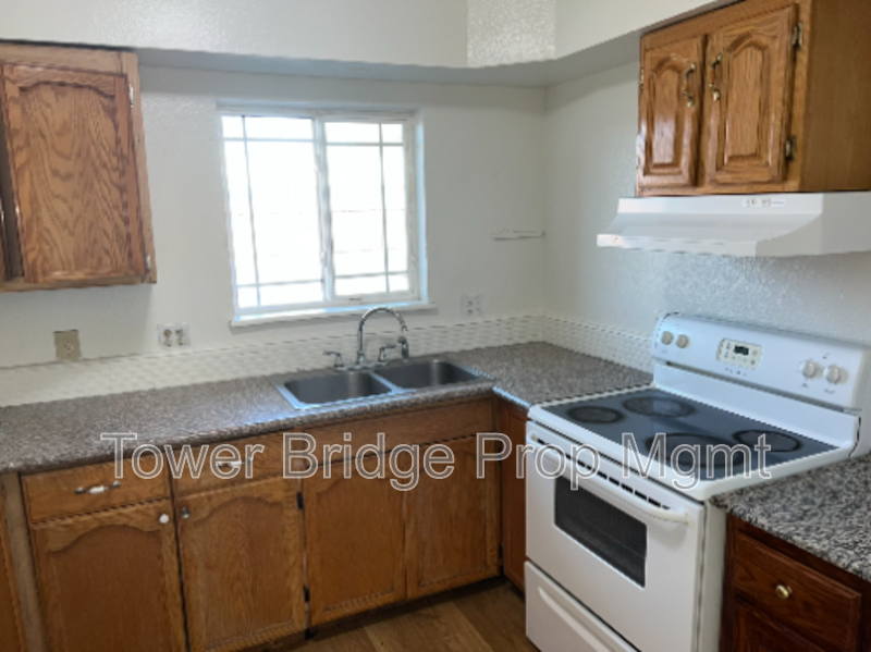 2740 Crosby Way #B - Photo 4 of 14
