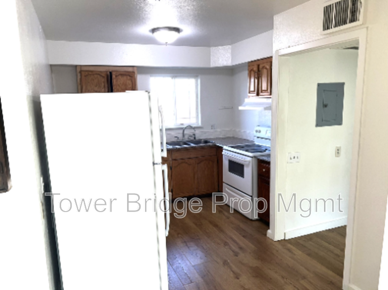 2740 Crosby Way #B - Photo 6 of 14