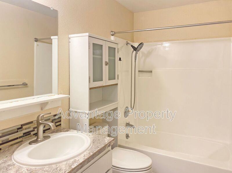 588 Nw Oak Ave - Photo 7 of 23