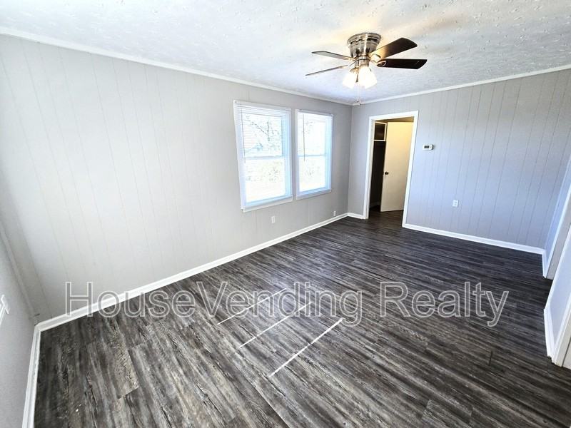 720 Houston Ave - Photo 3 of 13