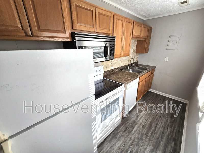 720 Houston Ave - Photo 4 of 13