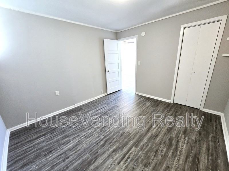 720 Houston Ave - Photo 7 of 13