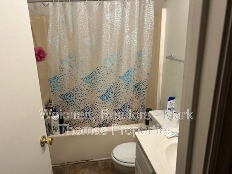 311 Swift Ave #104 - Photo 5 of 9