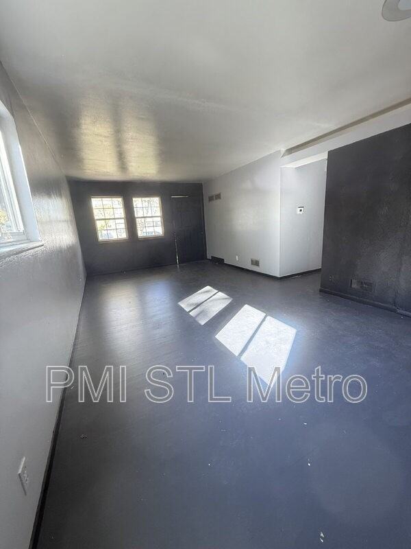 10736 Spring Garden Dr - Photo 3 of 10