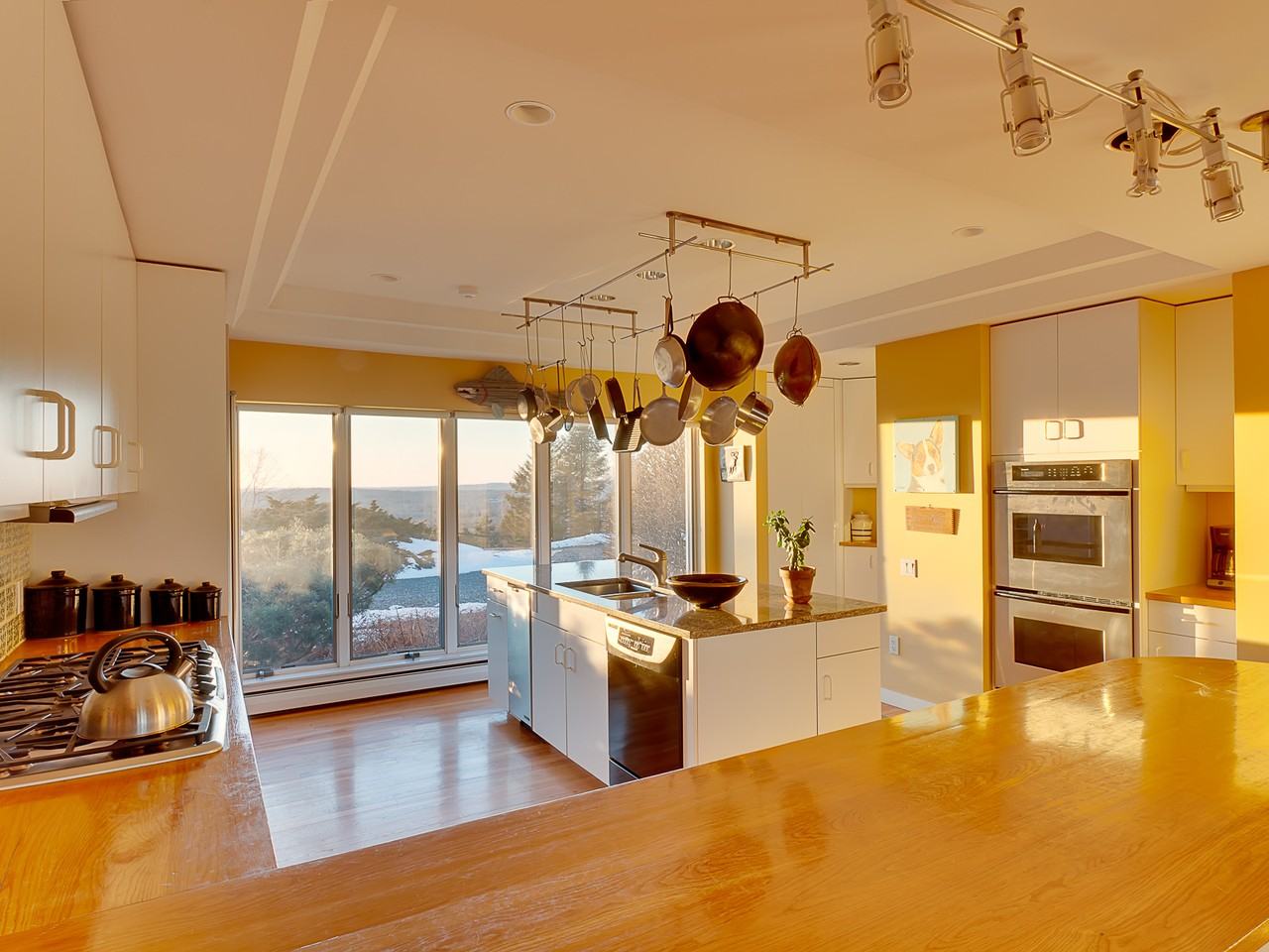 220 Mill St - Photo 3 of 15