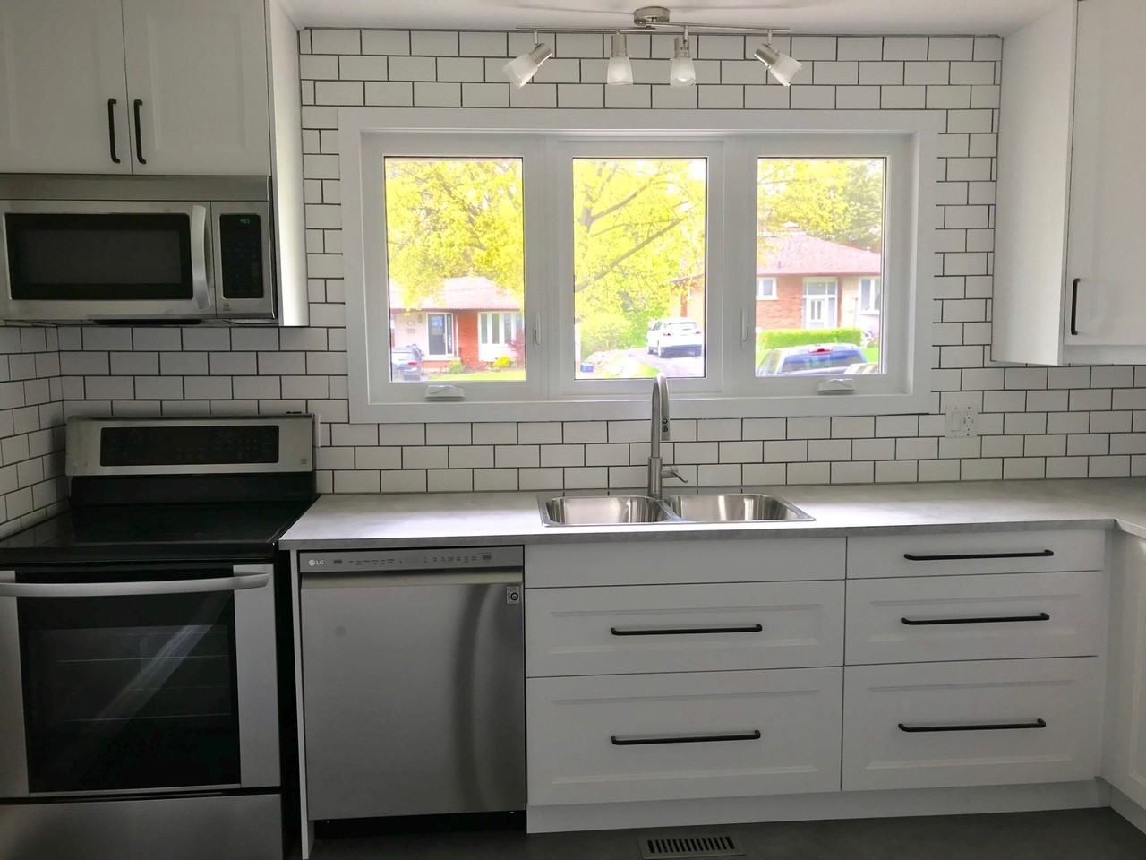 1075 Willowdale Avenue - Photo 3 of 15