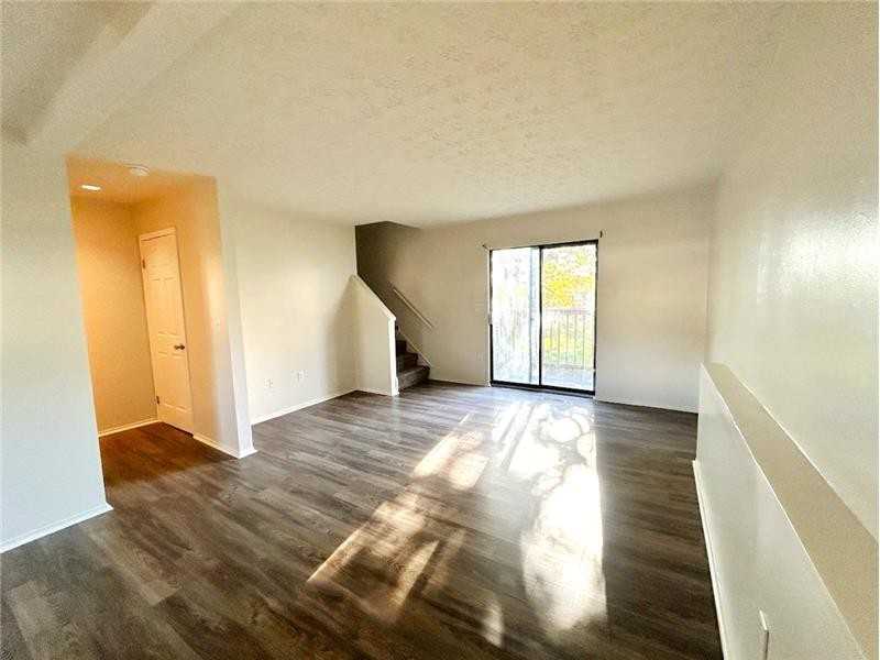 131 Orchard Dr #C - Photo 3 of 13