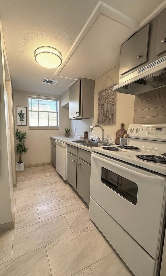 Spanish Tech Apartments - Photo 6 of 15