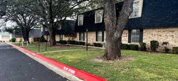 featured image of 3101 Oakview Dr