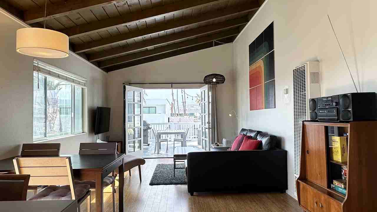 1050 Hingham Lane - Photo 2 of 24