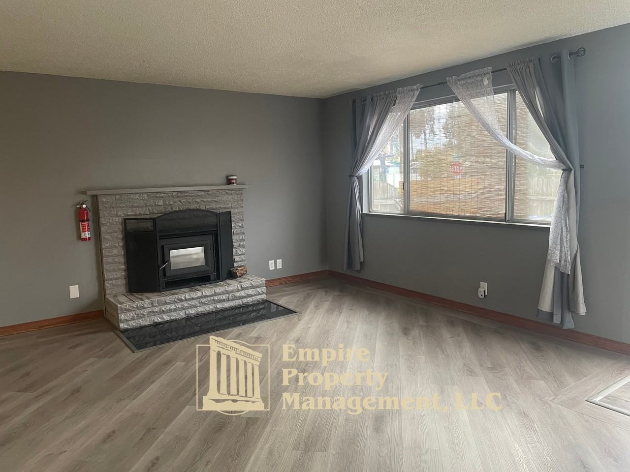 5206 E Street - Photo 3 of 16