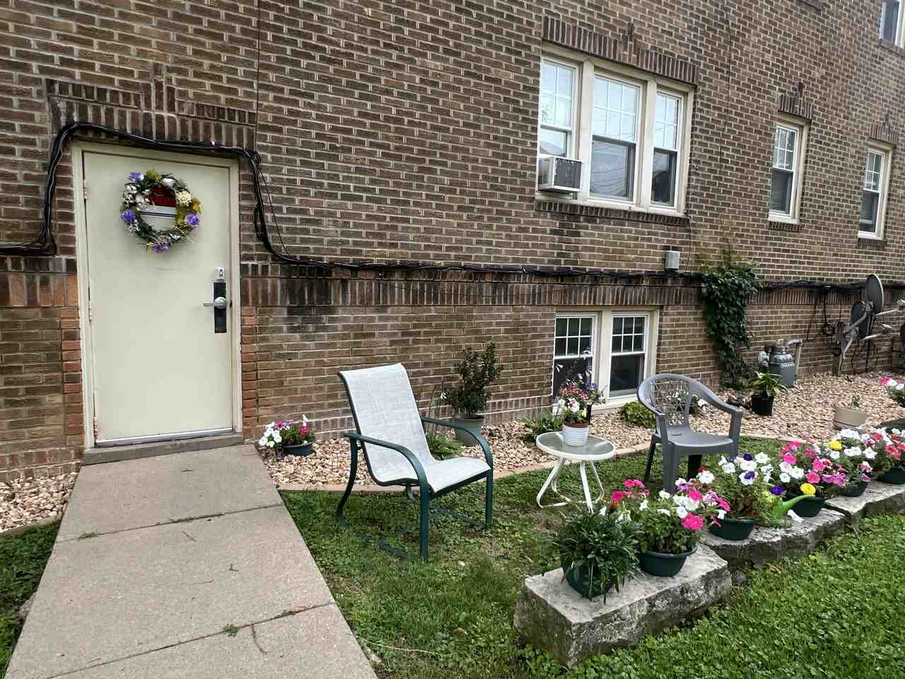 610 Cooper Place - Photo 4 of 29