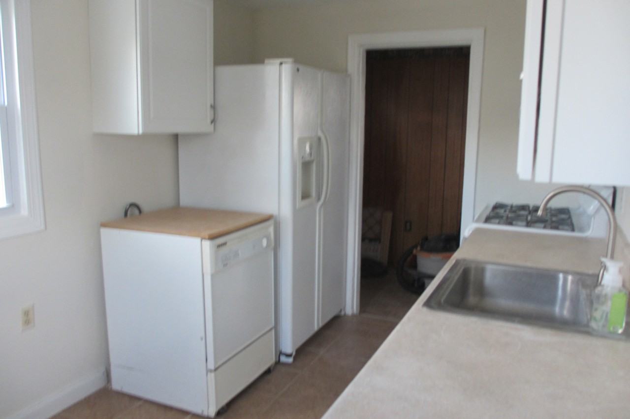 215 Grant Ave - Photo 2 of 10