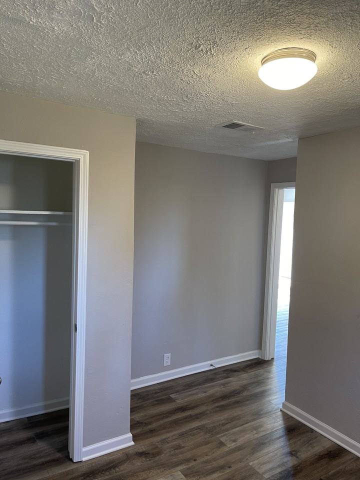 865 Fox St - Photo 2 of 7