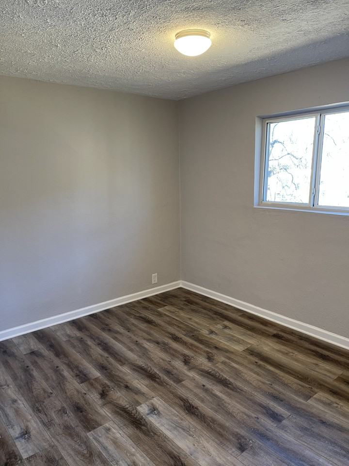 865 Fox St - Photo 4 of 7