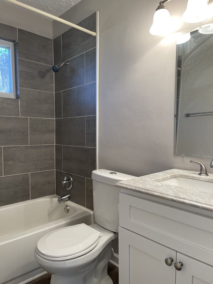 865 Fox St - Photo 5 of 7