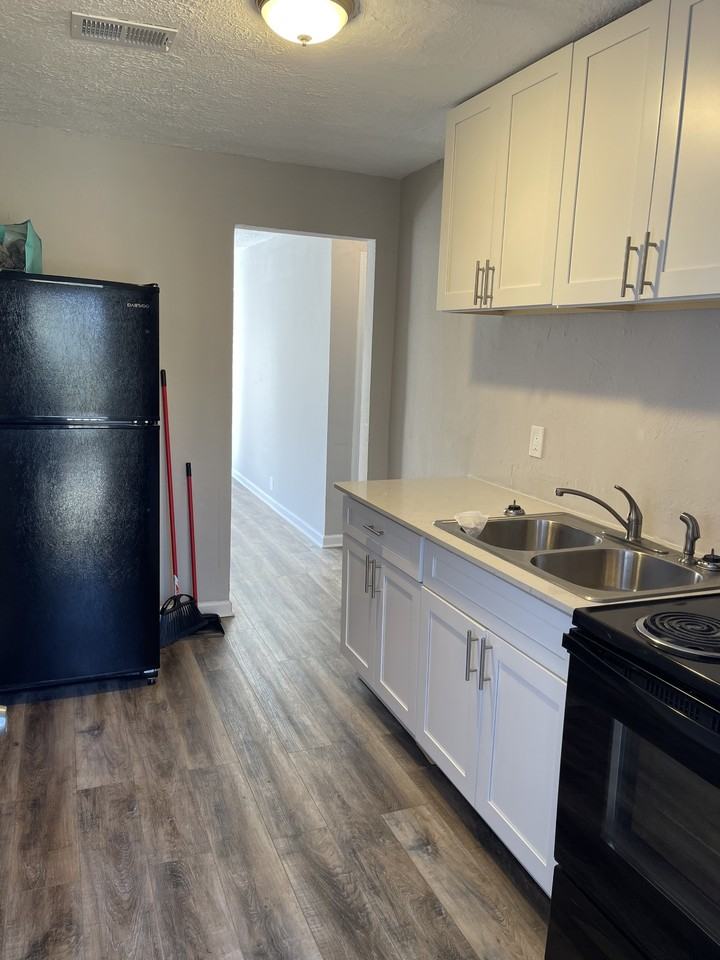 865 Fox St - Photo 6 of 7