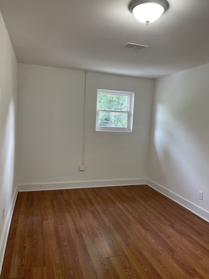 590 Joseph E Lowery - Photo 2 of 6