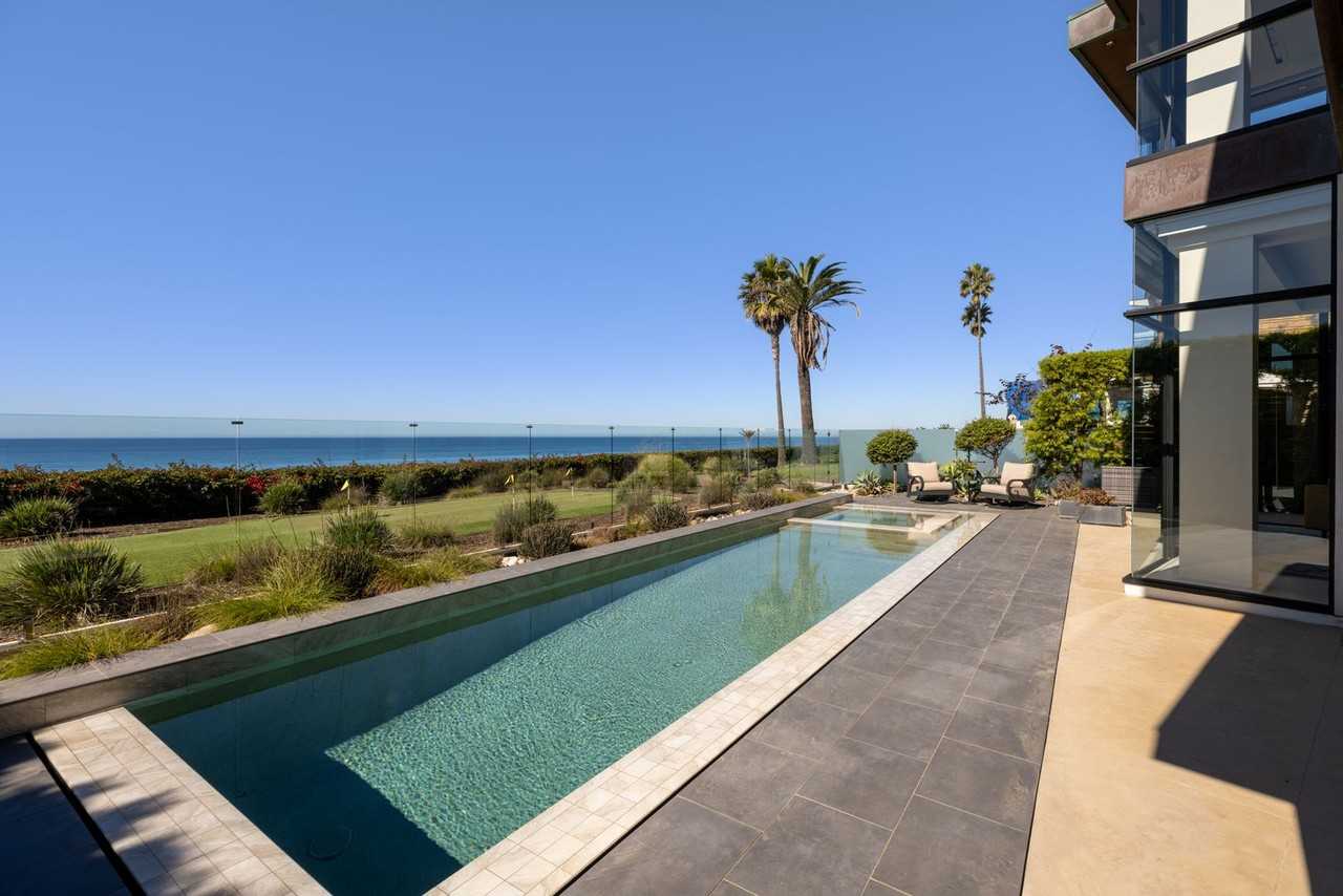 516 Stratford Court - Photo 3 of 43