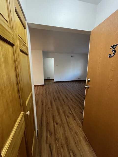 721 W Maple St - Photo 6 of 17