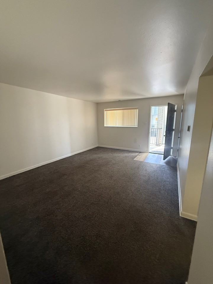 Dayton Manor - Photo 3 of 26