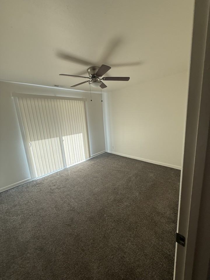 Dayton Manor - Photo 7 of 26