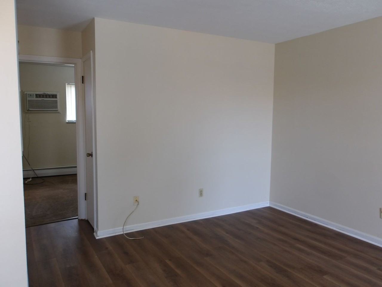 Holly Apts - Photo 7 of 14