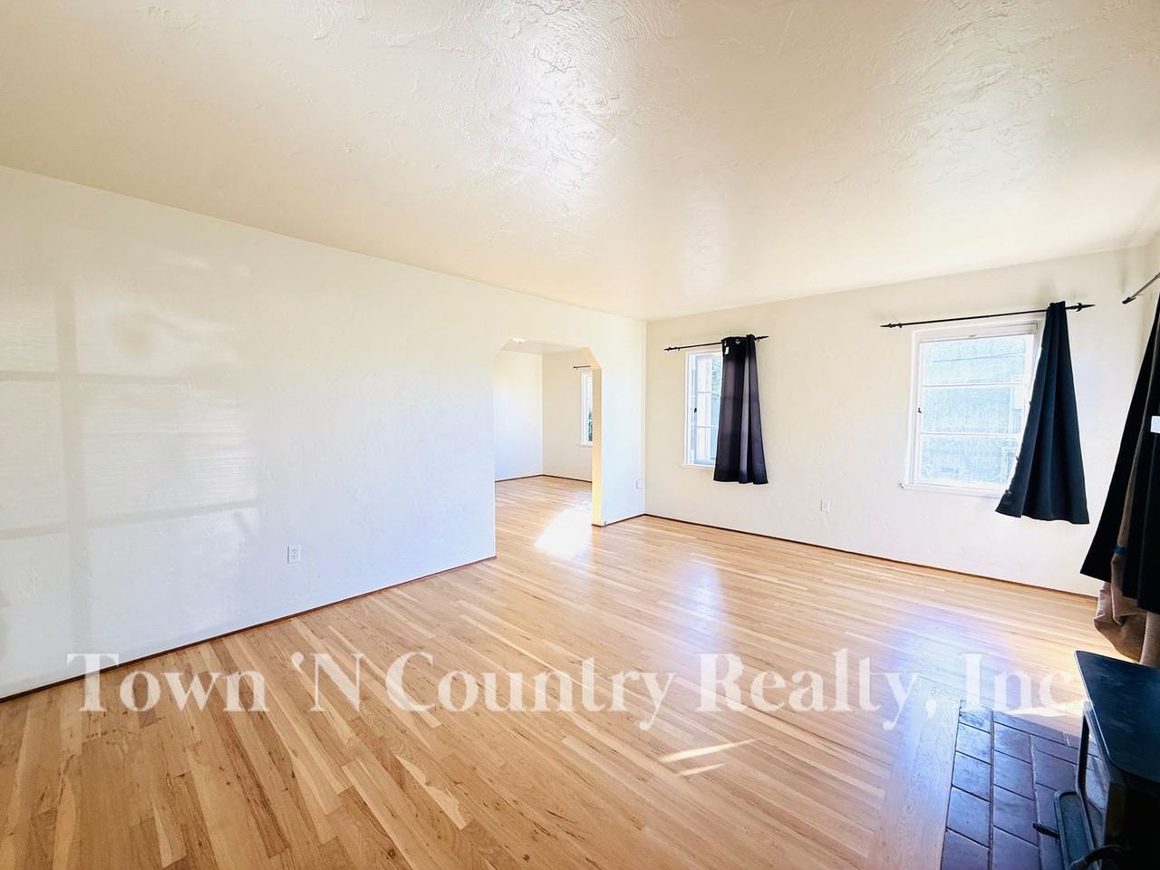 317 Lorimer St - Photo 3 of 20