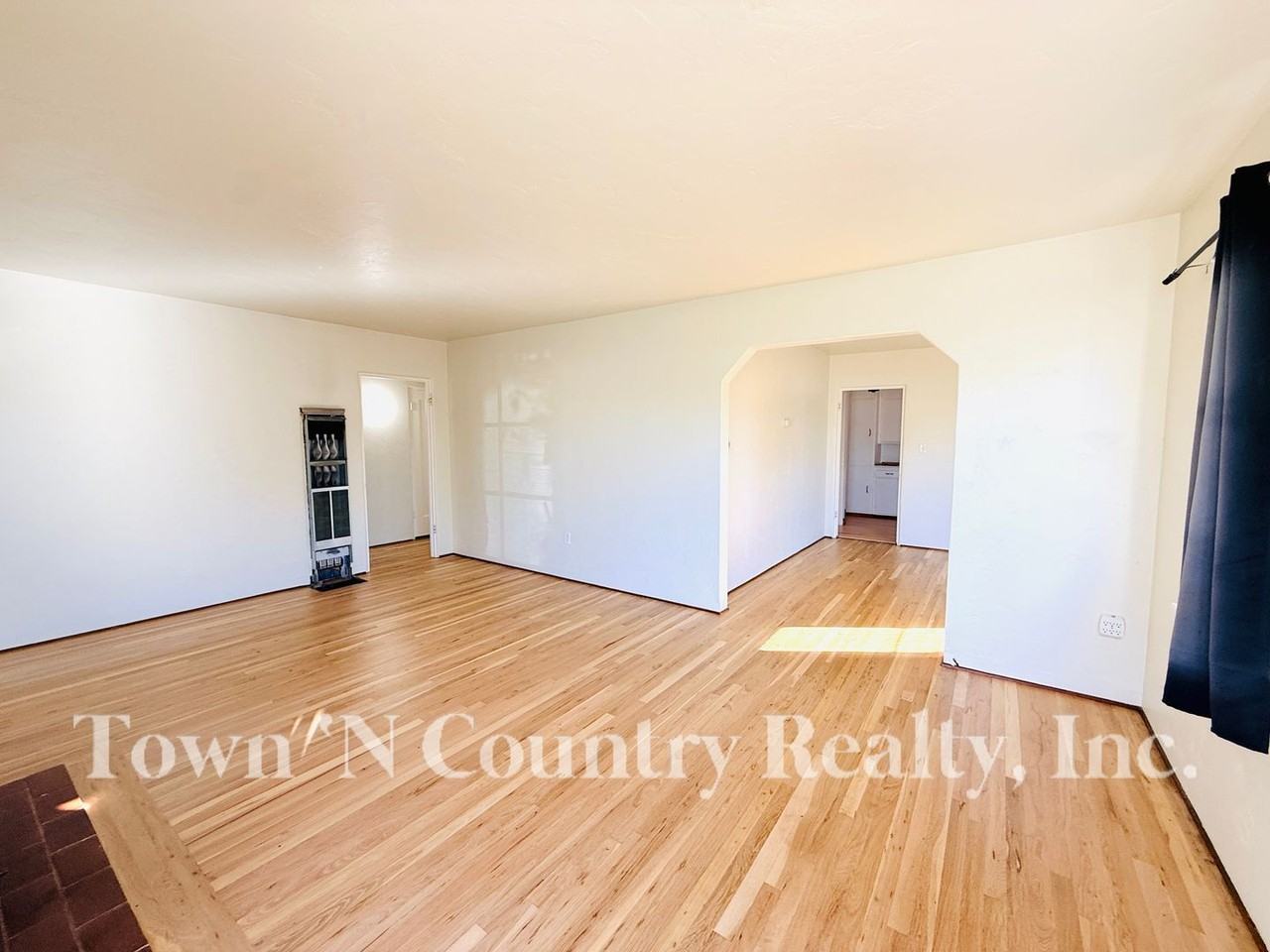 317 Lorimer St - Photo 4 of 20