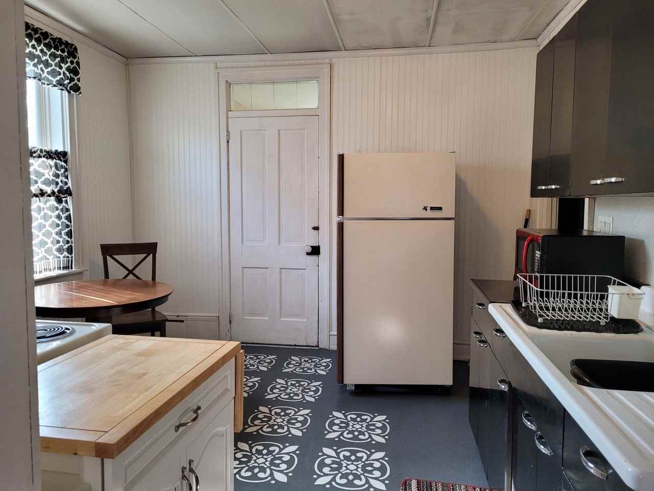 206 Roxbury Rd - Photo 3 of 14