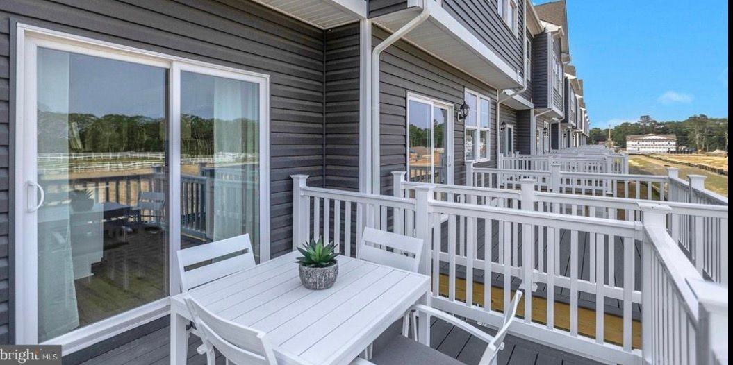 10 Baybreeze Dr - Photo 3 of 13