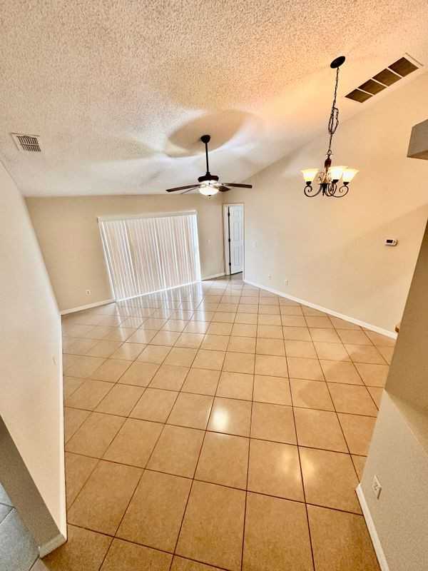 639 Cheshire Way - Photo 3 of 7