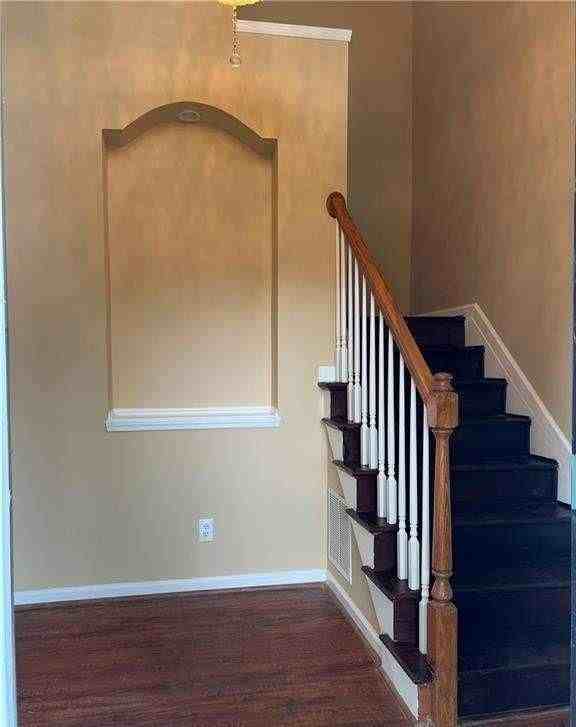 1020 Olde Roswell Grv - Photo 4 of 10