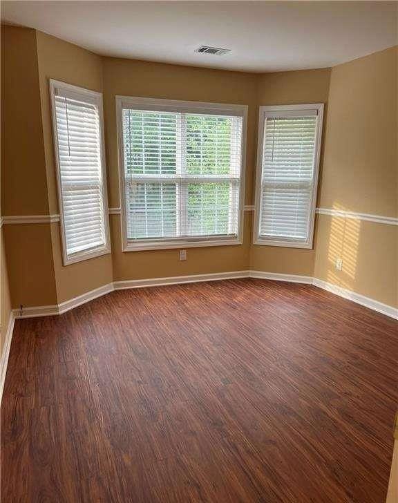 1020 Olde Roswell Grv - Photo 6 of 10