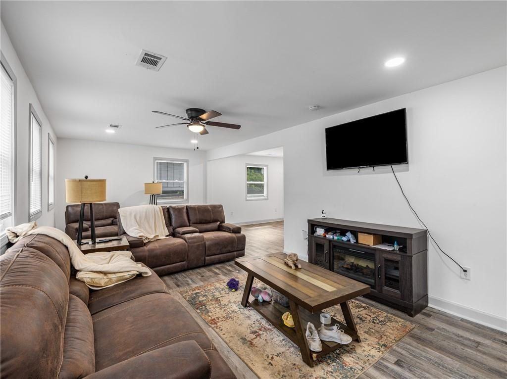 2178 Penelope St Nw - Photo 7 of 32